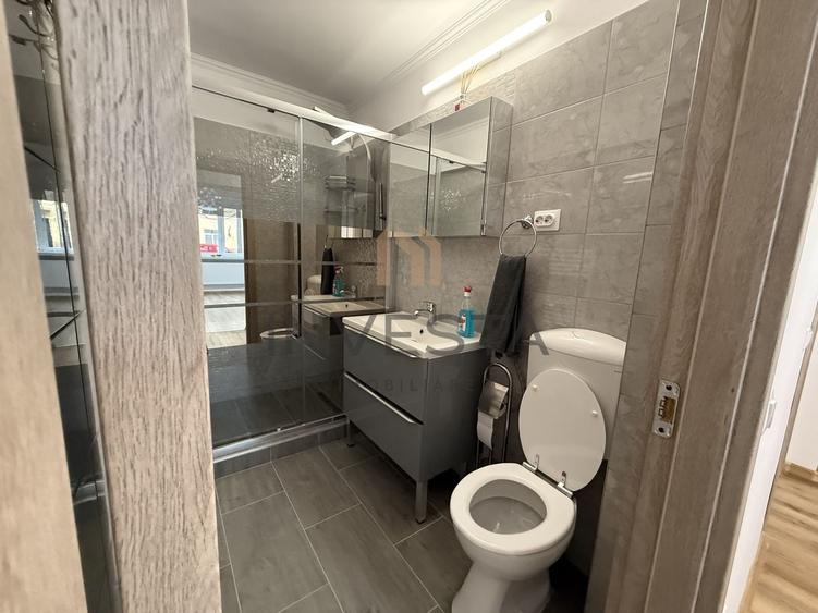 Apartament cu 3 camere semidecomandat în Central