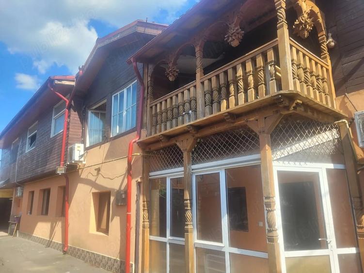 Casă cu 7 camere cu Teren 330 Mp în Andronache
