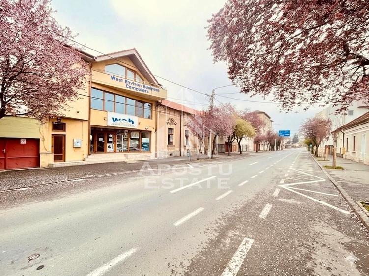 Spațiu comercial, de 300 mp, în Central