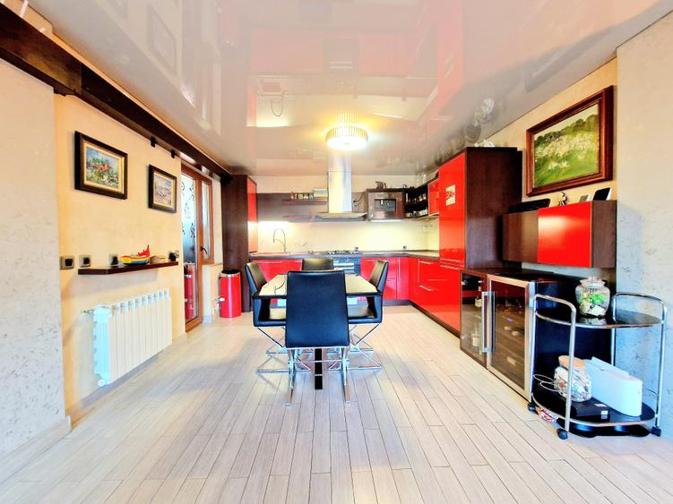 Penthouse cu 4 camere decomandat, mobilat în Inel II