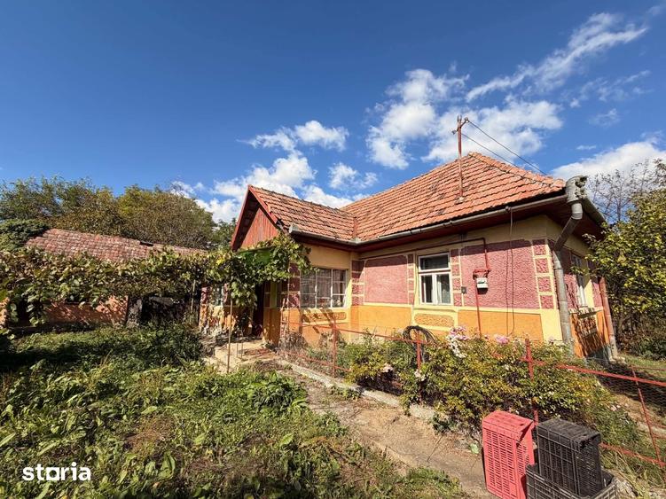 Casă cu 2 camere cu Teren 1000 Mp în Acățari
