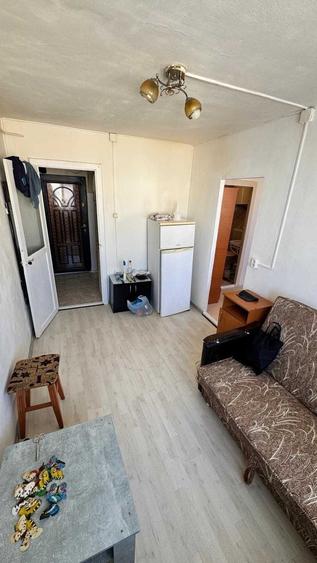Apartament cu 2 camere semidecomandat în Tractorul