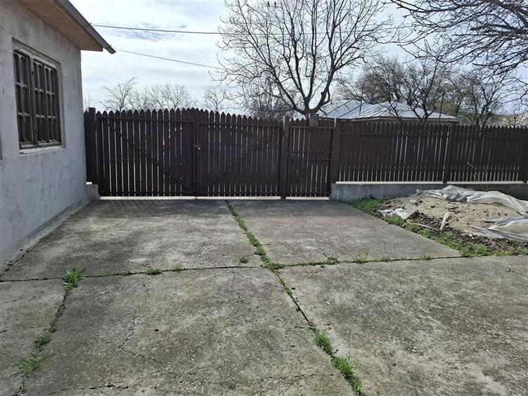 Casă individuală cu 4 camere cu Teren 1250 Mp în Petrești