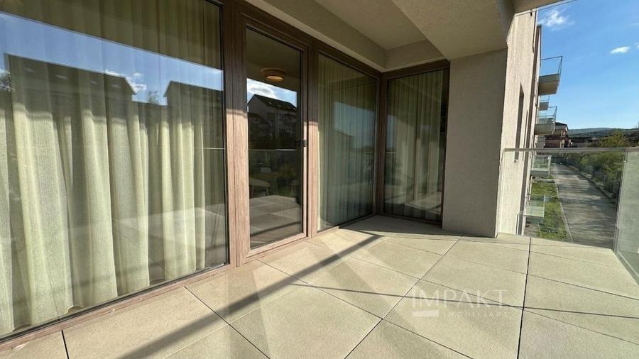 Apartament cu 3 camere semidecomandat, mobilat în Borhanci