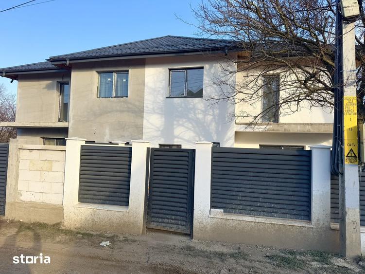 Casă cu 4 camere cu Teren 250 Mp în Ciurea