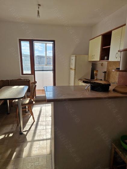 Apartament cu 3 camere decomandat în Micro 12