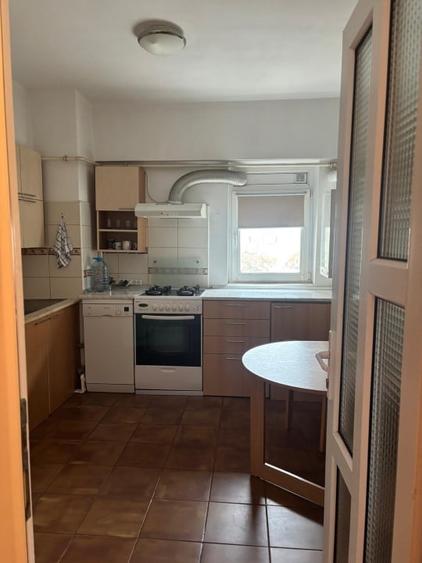 Apartament cu 4 camere decomandat, mobilat în Tomis II