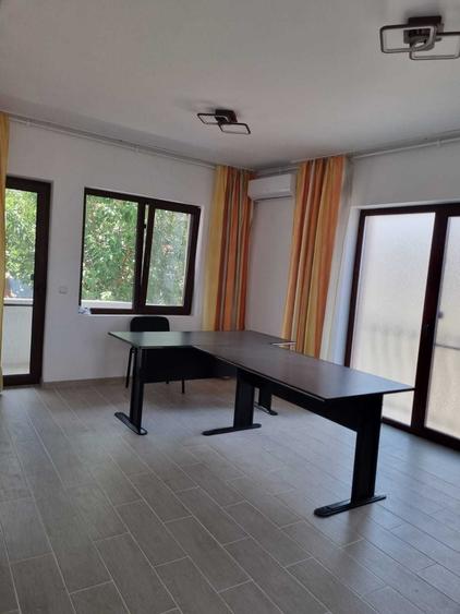 Apartament cu 4 camere semidecomandat în Ultracentral