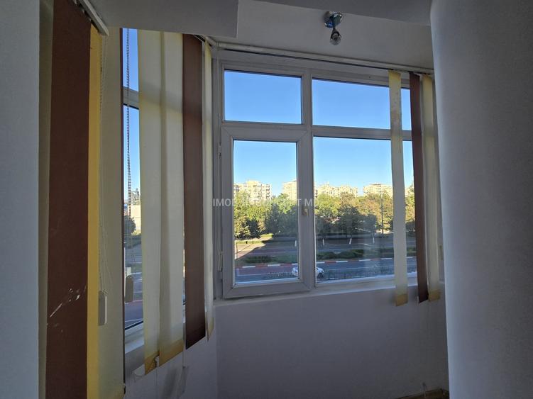Apartament cu 3 camere decomandat în P-ța Mihai Viteazu