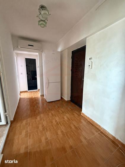 Apartament cu 2 camere decomandat în Micro 21