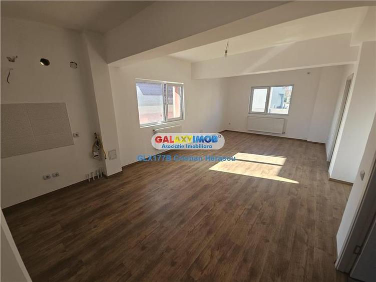 Apartament cu 3 camere semidecomandat în Sud-Vest