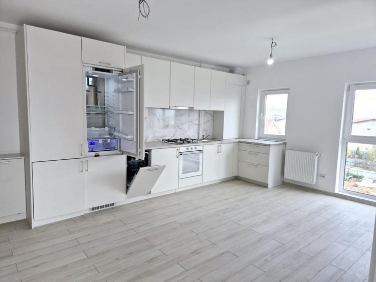 Apartament cu 3 camere, mobilat în Florești — fotografia 1