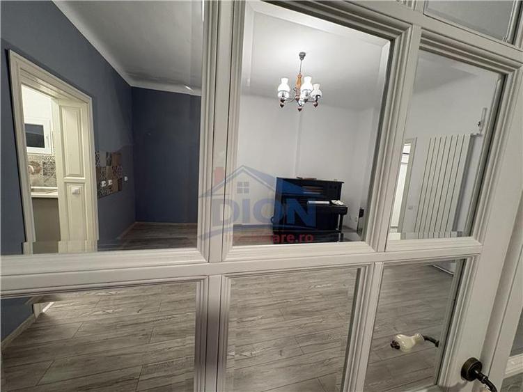 Apartament cu 3 camere semidecomandat în Universitate