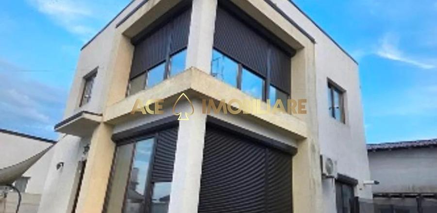 Casă individuală cu 3 camere cu Canalizare în Est