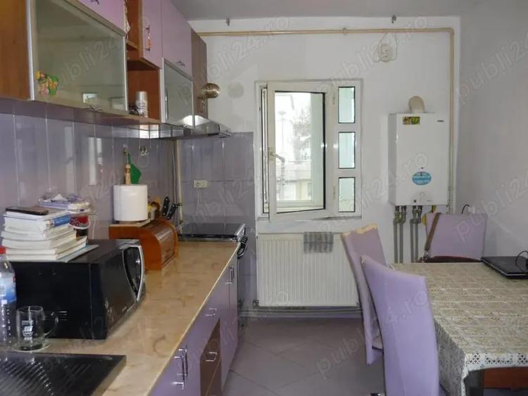 Apartament cu 3 camere decomandat în Fetești-Gară