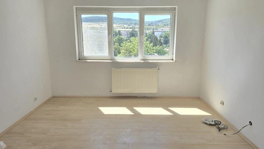 Vand apartament cu 2 camere decomandat in Deva, zona Eminescu (Politie) - 1