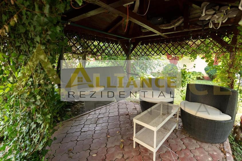 Casă individuală cu 7 camere decomandat cu Piscina în Central