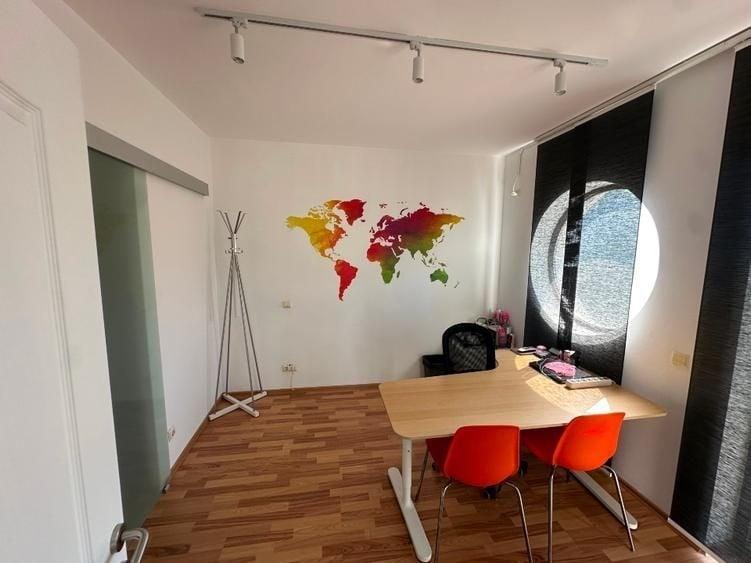 Apartament cu 3 camere semidecomandat, mobilat în P-ța Victoriei