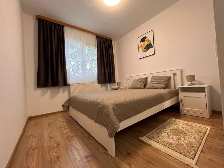 Apartament cu 3 camere semidecomandat în Miorița