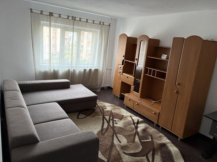 Apartament cu 2 camere decomandat în Rovine