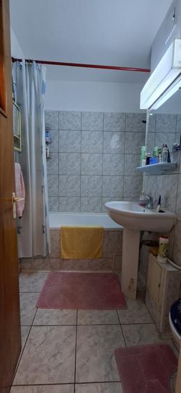 Apartament cu 4 camere semidecomandat în Drumul Taberei
