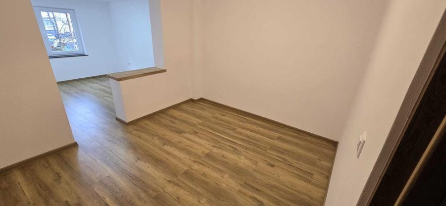 Apartament cu 4 camere semidecomandat în Central