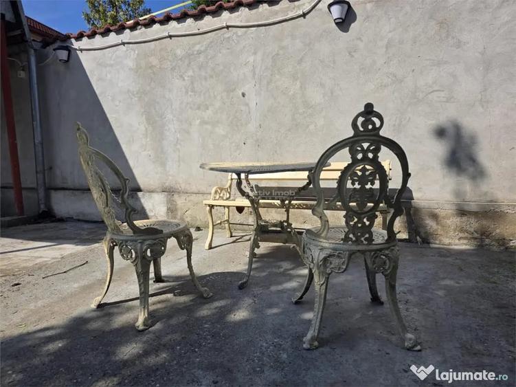 Casă cu 5 camere cu Teren 438 Mp în 23 August