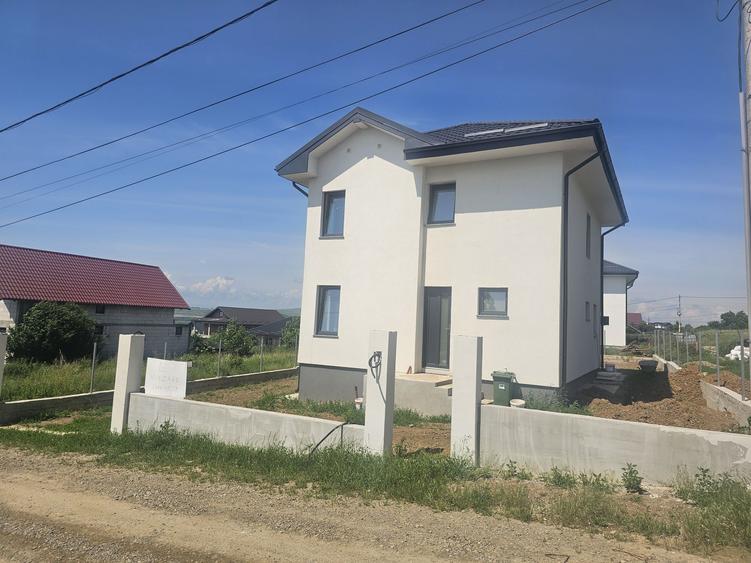 Casă cu 4 camere în Central