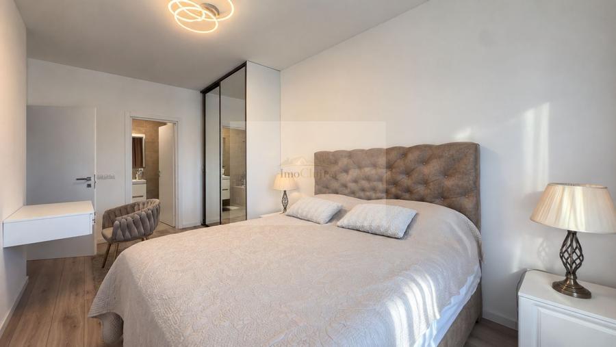 Apartament cu 3 camere semidecomandat, mobilat în Central