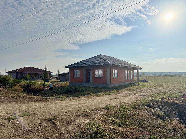 Casă cu 4 camere decomandat în Cionchești