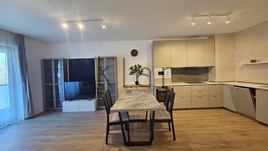 Apartament cu 3 camere semidecomandat, mobilat în Semicentral