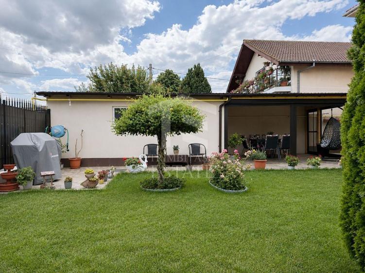 Casă cu 5 camere cu Teren 600 Mp în Lumina
