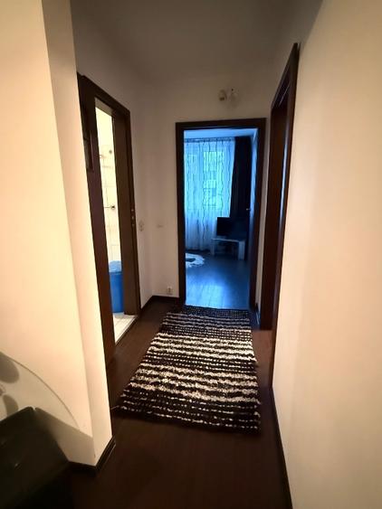 Apartament cu 3 camere decomandat, mobilat în Titan