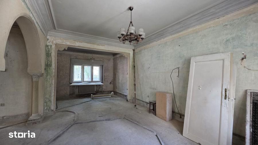 Casă cu 6 camere cu Teren 469 Mp în Domenii