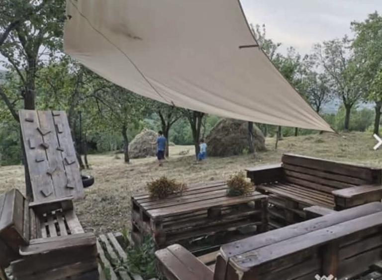 Casă cu 4 camere în Poiana