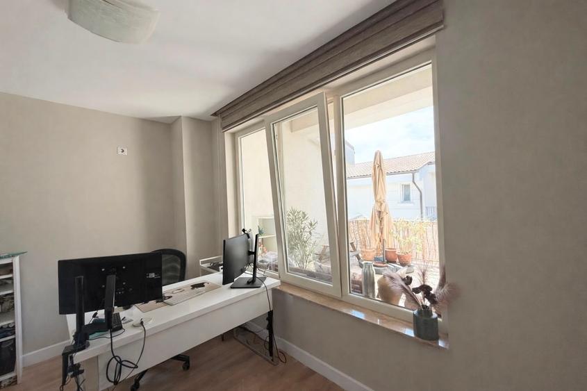Duplex cu 7 camere cu Canalizare în Iancu Nicolae