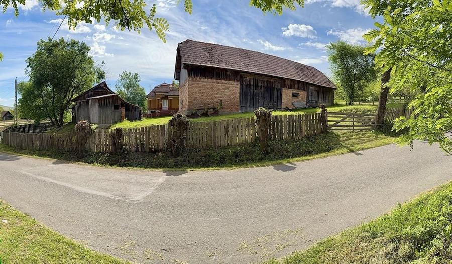 Casă cu Teren 900 Mp în Cacova Ierii