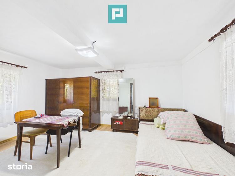 Casă cu 6 camere cu Teren 2877 Mp în Ineu