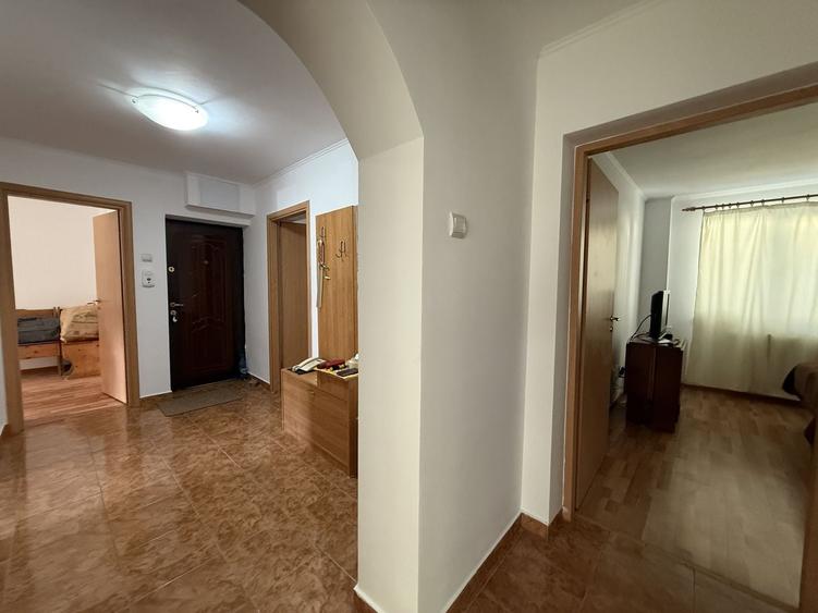 Apartament cu 4 camere decomandat, mobilat în Ultracentral