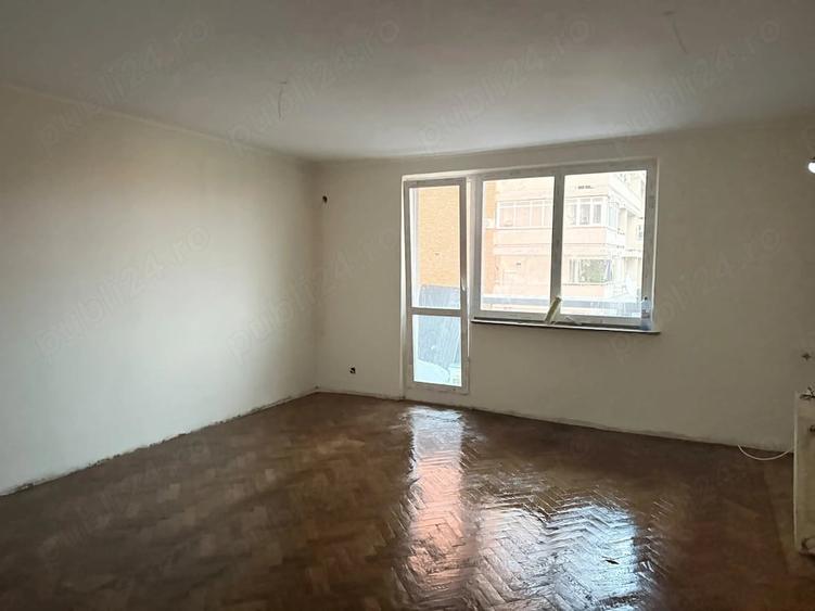 Apartament cu 3 camere decomandat în Ultracentral