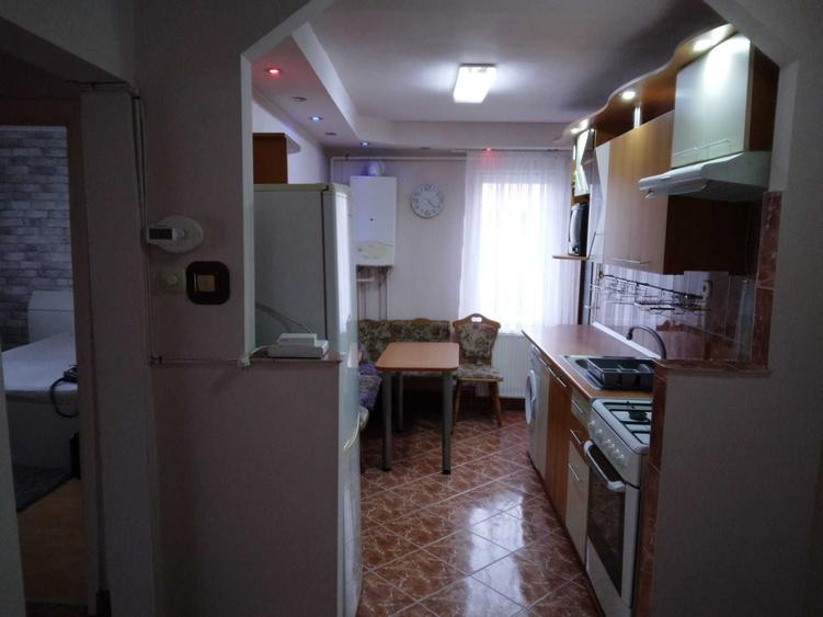 Apartament cu 3 camere decomandat în Exterior Vest