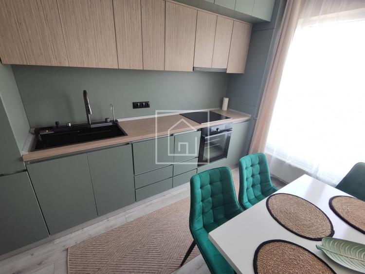 Apartament cu 3 camere semidecomandat, mobilat în Periferie