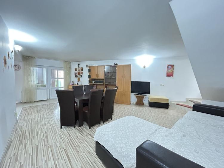 Duplex cu 6 camere cu Canalizare în Central