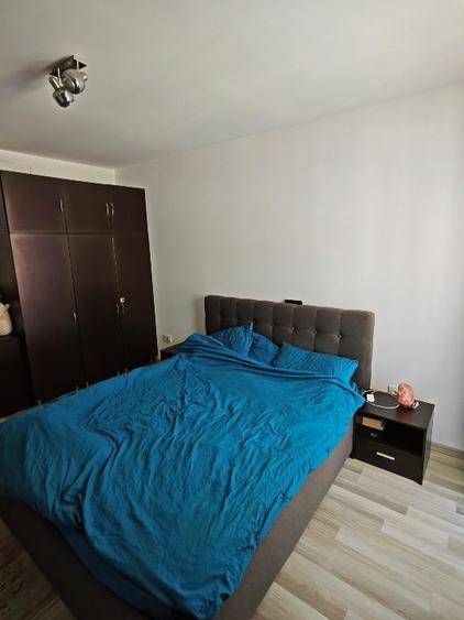 Apartament cu 3 camere decomandat, mobilat în Berceni