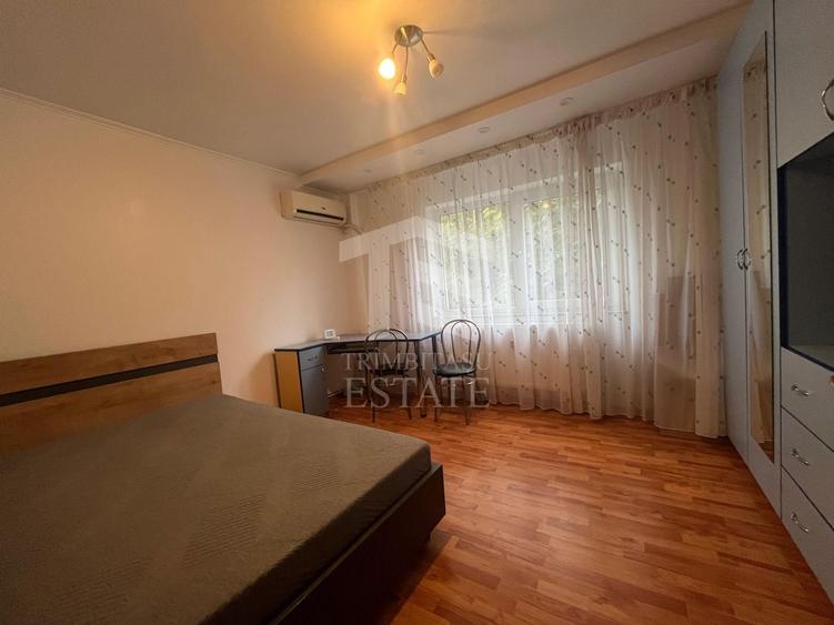 Apartament cu 3 camere semidecomandat, mobilat în Central