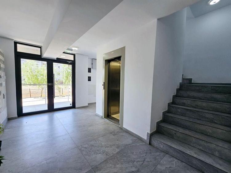 Apartament cu 4 camere decomandat în Dobroești