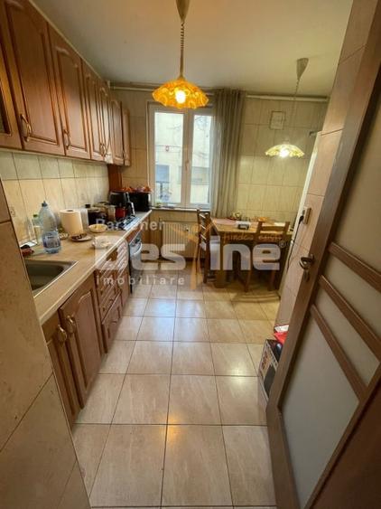 Apartament cu 3 camere decomandat, mobilat în Drumul Taberei