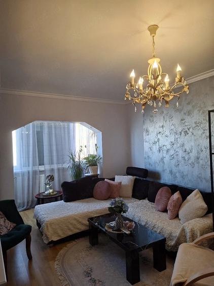 Apartament cu 4 camere decomandat în Central