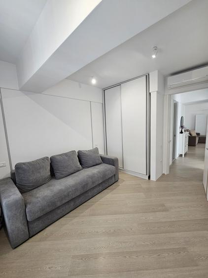 Apartament cu 3 camere în Mihai Bravu