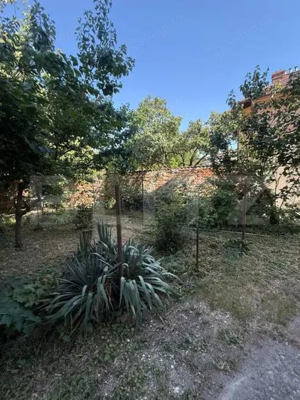 Casă cu 10 camere cu Teren 234 Mp în Central
